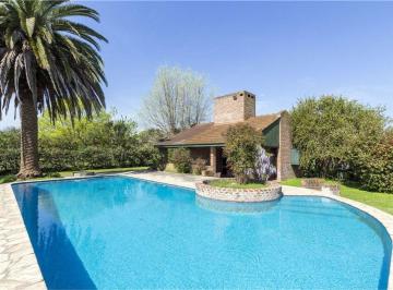 Casa · 162m² · 6 Ambientes · 1 Cochera · Casa 6 Ambientes Venta Pilar con Pileta