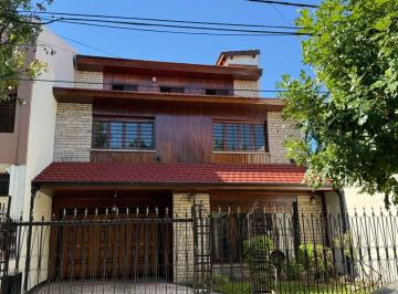 Casa · 300m² · 8 Ambientes · 1 Cochera · Venta Casa 8 Ambientes Ramos Mejía