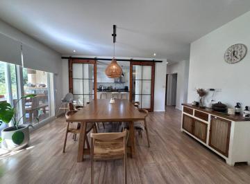Casa · 300m² · 5 Ambientes · 2 Cocheras · Venta Casa 5 Ambientes Lujan con Pileta