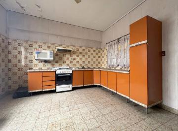 Casa · 87m² · 3 Ambientes · Casa 3 Ambientes en Venta - Caseros - Oportunidad