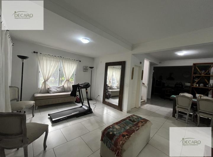 Casa · 184m² · 6 Ambientes · 4 Cocheras