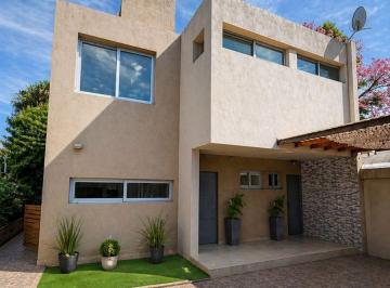 Casa · 121m² · 4 Ambientes · 2 Cocheras · Venta Casa Moderna en Country Los Alamos Pilar