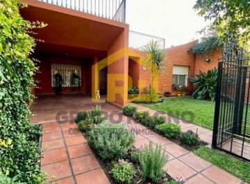 Casa · 120m² · 5 Ambientes · 2 Cocheras · Se Vende Casa de Tres Dorm., con Cochera Para 2 Autos con Pileta y Terraza en Granja de Funez