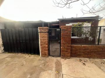 Casa · 84m² · 3 Ambientes · 1 Cochera · Casa en Paraná 336 Entre Estrada y Alte. Brown