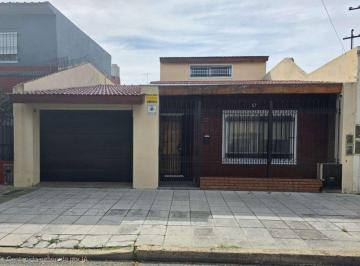 Casa · 133m² · 3 Ambientes · 1 Cochera · Venta Casa 3 Ambientes con Cochera en Wilde