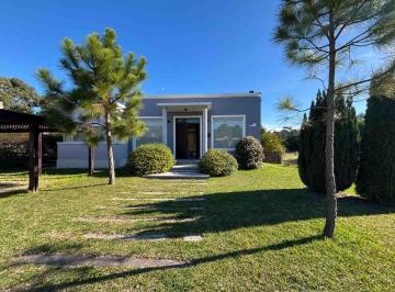 Casa · 154m² · 4 Ambientes · 1 Cochera · Casa en Venta Costa Esmeralda con Piscina y Gas