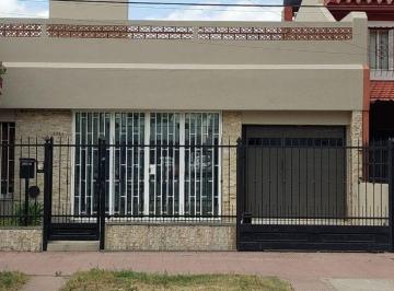 Casa · 186m² · 4 Ambientes · 1 Cochera · Venta Casa 3 Dorm. B° Crisol