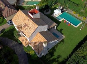 Casa · 195m² · 6 Ambientes · 2 Cocheras · Casa en Venta en Barrio La Peregrina Pilar