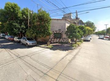 Casa · 330m² · 5 Ambientes · Venta Casa Esquina Alberdi Zona D a Remodelar