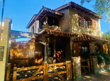 Casa · 314m² · 4 Ambientes · 2 Cocheras · Casa en Leguizamón 836