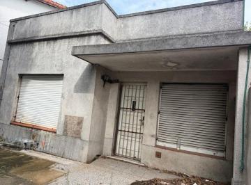 Casa · 70m² · 3 Ambientes · 1 Cochera · Venta Oportunidad Casa a Refaccionar en Munro