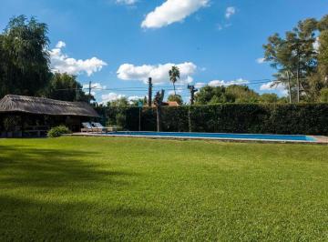 Quinta vacacional · 981m² · 4 Dormitorios · Quinta en Venta en Ezeiza! Apta Credito