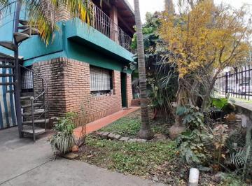 Casa · 104m² · 2 Ambientes · 1 Cochera · Venta Casa - Jardin y Departamento Barrio Sarmiento