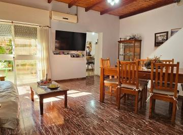 Casa · 148m² · 4 Ambientes · 1 Cochera · Casa en Rosario