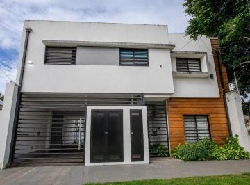 Casa · 69m² · 3 Ambientes · 1 Cochera · Dúplex en Venta en Lomas de Zamora 3 Ambientes