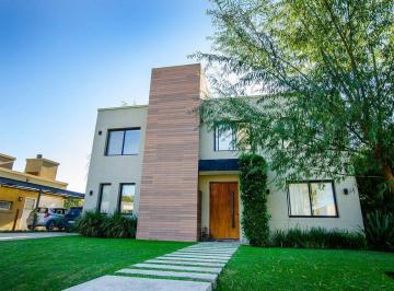 Casa · 140m² · 5 Ambientes · 2 Cocheras · Casa Venta Barrio Los Talas Canning Apta Credito