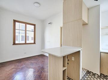 Departamento · 29m² · 2 Ambientes · Luminoso Dos Ambientes Al Contrafrente. Reciclado. Living Comedor, un Dormitorio con Placard
