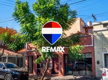 Casa · 200m² · 7 Ambientes · 1 Cochera · Casa en Venta + Depto Independiente Macrocentro