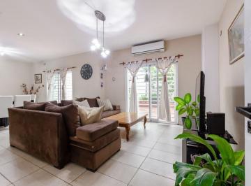 Casa · 229m² · 6 Ambientes · 1 Cochera · Venta Casa 3 Pisos 6 Amb Cochera Flores