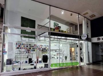 Local comercial · 132m² · 3 Ambientes · Local Comercial Gran Vidriera Ubicacion Estrategica Centro Cordoba Capital con Renta