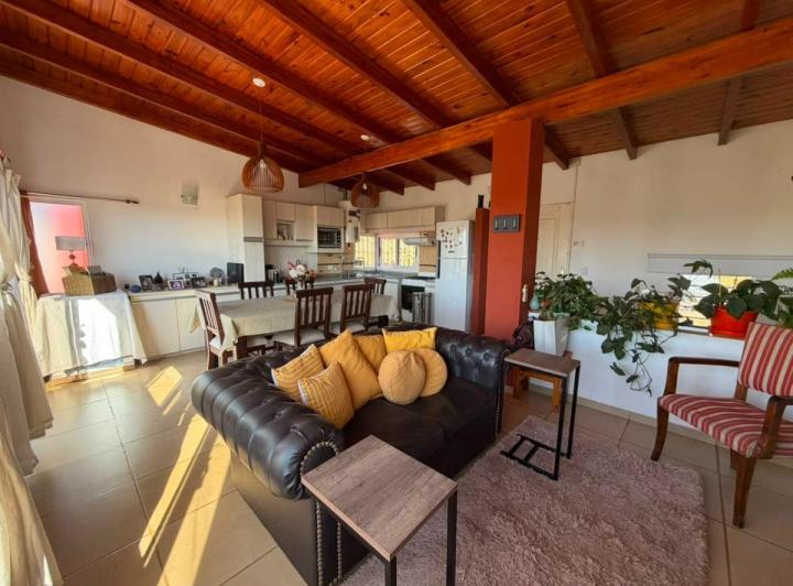 Casa · 90m² · 5 Ambientes · 2 Cocheras