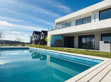 Casa · 310m² · 6 Ambientes · 2 Cocheras · Casa en Venta en El Cantón Golf Laguna, El Cantón, Escobar