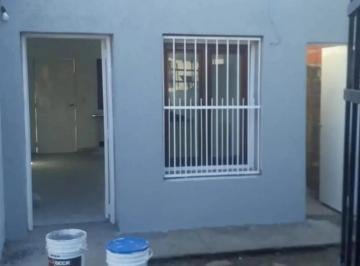 Casa de 2 ambientes, Rosario · Casa en Rosario, un Dormitorio en Amplio Terreno