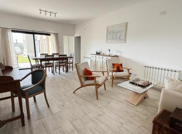 Casa · 150m² · 6 Ambientes · 3 Cocheras · Casa 4 Dorm. Sta Elena