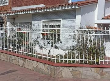 Casa de 3 ambientes, Granadero Baigorria · Oportunidad Casa, Local y Cochera en Gro Baigorria