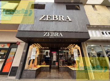 Local comercial · 72m² · Excelente Local en Alquiler Sobre Calle Rivadavia // Planta Baja Planta Alta