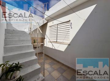 Casa · 40m² · 2 Ambientes · Casa Departamento de Pasillo un Domritorio con Patio en Alquiler