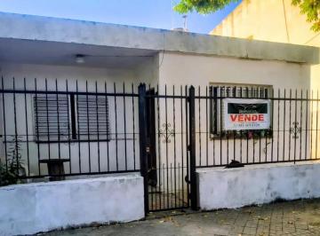Casa de 1 ambiente, Granadero Baigorria · Casa en Barrio Centro