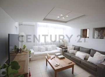 Casa · 310m² · 4 Ambientes · 2 Cocheras · Casa en Venta en Puerto Nizuc de Tres Dorm. con Parque y Pileta en Puerto Nizuc