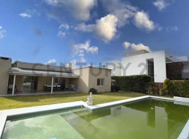 Casa · 137m² · 4 Ambientes · 4 Cocheras