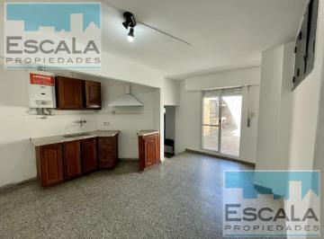 Casa · 57m² · 2 Ambientes · Casa PH en Planta Alta de un Dormitorio con Patio en Venta y Alquiler Arroyito