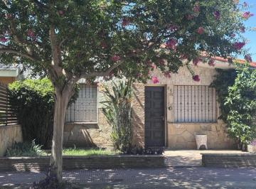 Casa · 131m² · 3 Ambientes · 1 Cochera · Apto Credito! Casa en Venta 2 Dorm. - Barrio Jorge Newbery