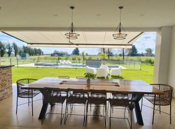 Casa · 181m² · 5 Ambientes · 4 Cocheras · Venta Casa 5 Ambientes Area 60 Country Zona Sur