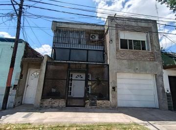 Casa · 220m² · 6 Ambientes · 1 Cochera · Dos Casas en Venta Ideal Dos Familias. Zona Sur
