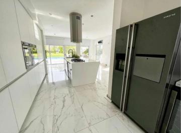 Casa · 278m² · 5 Ambientes · 2 Cocheras · Excelente Casa 3 Habitaciones, 3 Baños + Toilette, Piscina y Quincho - Haras del Sur