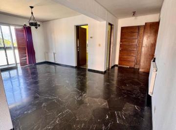 Departamento de 4 ambientes, Ciudad de Mendoza · ¡Alquiler de Semi Piso en Ciudad! Sobre Calle Rivadavia a m de Calle San Martin