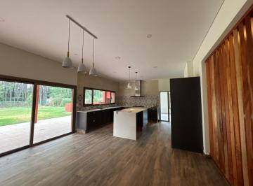 Casa · 280m² · 7 Ambientes · 2 Cocheras · Venta Casa 4 Dorm. Barrio Cerrado Zona de Fincas Plottier