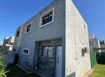 Casa · 77m² · Venta Duplex 2 Dorm. Valle Cercano Patio Seguridad 24h