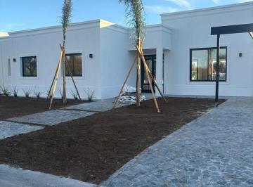 Casa · 184m² · 5 Ambientes · 2 Cocheras · Casa en Venta, 5 Ambientes, en Barrio San Matias, Escobar, con Vistas a La Laguna