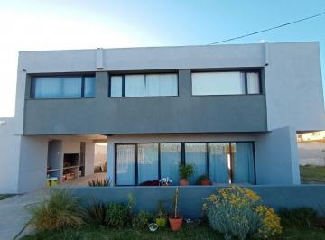 Casa · 190m² · 3 Dormitorios · Casa - General Fernandez Oro