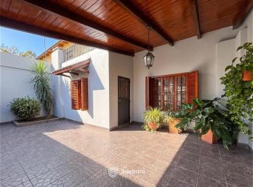 Casa · 89m² · 5 Ambientes · 1 Cochera · Venta - Casa de 2 Dorm. y Patio - Barrio Alberdi, Rosario.