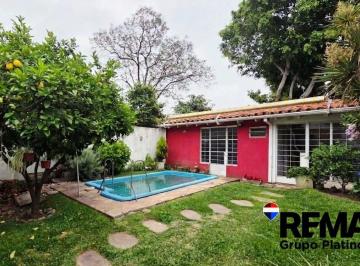 Casa · 146m² · 4 Ambientes · 1 Cochera · Casa con Jardin y Pileta en Olivos