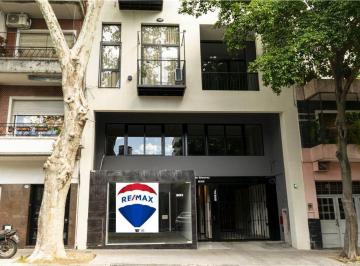 Local comercial · 100m² · 1 Cochera · Venta de Local con Oficinas en Villa Crespo