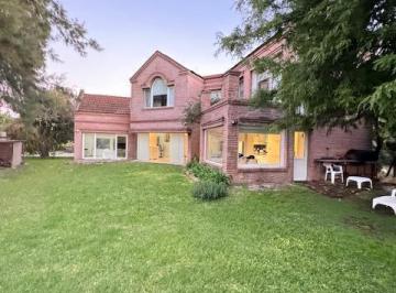Casa · 224m² · 6 Ambientes · 1 Cochera · Conquipropiedades - Casa en Exclusividad en Laguna del Sol - Venta con Renta