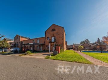 Casa · 102m² · 4 Ambientes · 1 Cochera · Venta Triplex 4 Ambientes B° Cerrado Nuevo Pilar