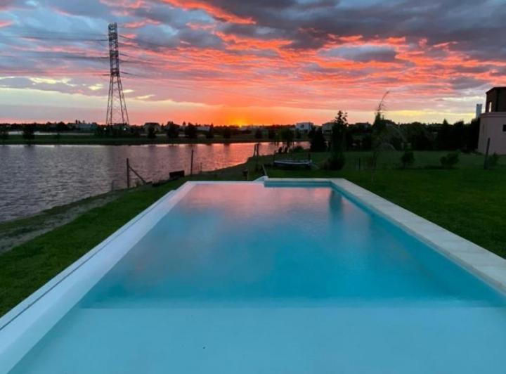 Casa · 190m² · 5 Ambientes · 2 Cocheras
